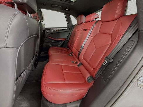 Certified 2025 Porsche Macan AWD/4WD image 24