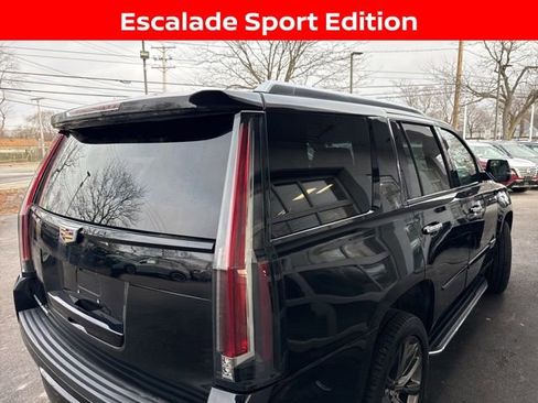 Used 2019 Cadillac Escalade Luxury w/ Escalade Sport Edition image 5