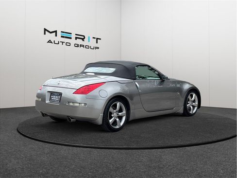 Used 2009 Nissan 350Z Touring RWD image 9