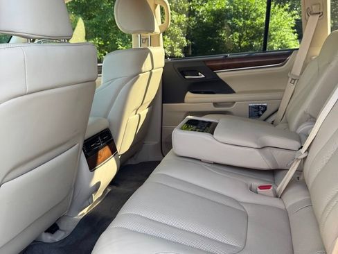 Used 2021 Lexus LX 570 4WD w/ Luxury Package image 11
