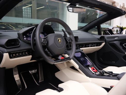 Used 2024 Lamborghini Huracan EVO image 17