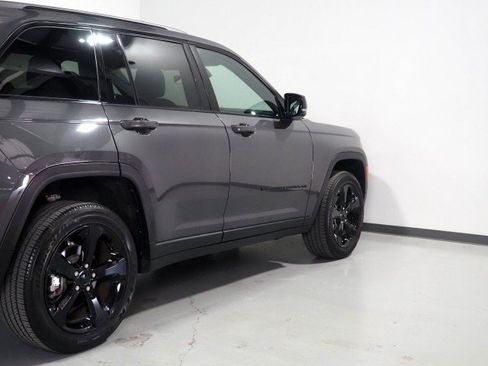 Used 2025 Jeep Grand Cherokee Altitude RWD image 48