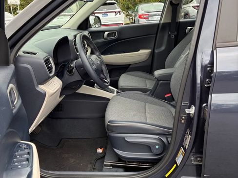 Used 2021 Hyundai Venue FWD image 23