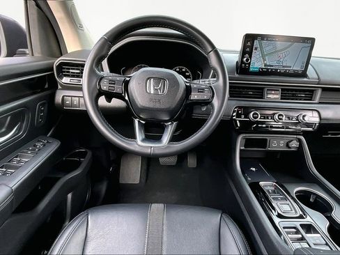 Used 2023 Honda Pilot Touring image 9
