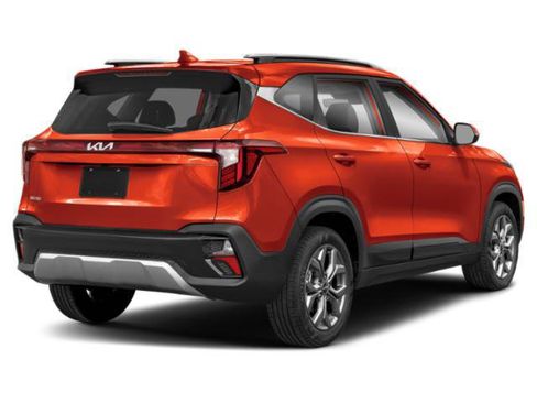 Used 2024 Kia Seltos S AWD/4WD image 2