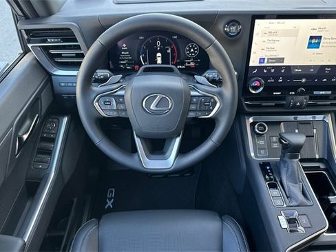 Used 2025 Lexus GX 550 550 Luxury image 13