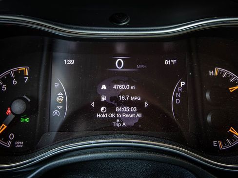 Used 2020 Jeep Grand Cherokee Laredo w/ Security & Convenience Group image 38