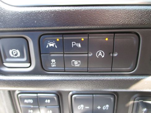 Used 2024 Chevrolet Tahoe LT w/ Luxury Package AWD/4WD image 16