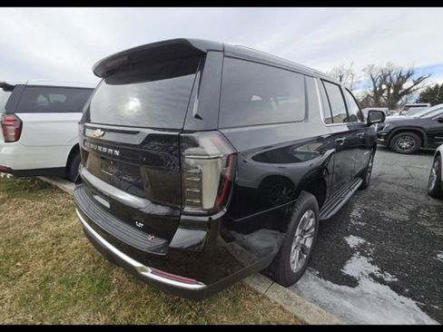Used 2025 Chevrolet Suburban LT w/ Comfort Package image 5