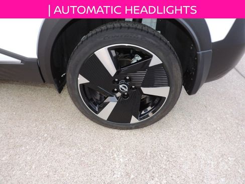 Used 2025 Nissan Kicks SR FWD image 11