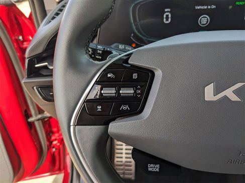Certified 2024 Kia Niro EX Touring image 30