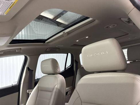 Used 2019 GMC Acadia Denali w/ Technology Package AWD/4WD image 19