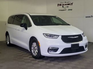 Used 2024 Chrysler Pacifica Touring-L video 2