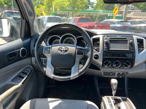Used 2013 Toyota Tacoma 4x4 Double Cab w/ SR5 Pkg image 12