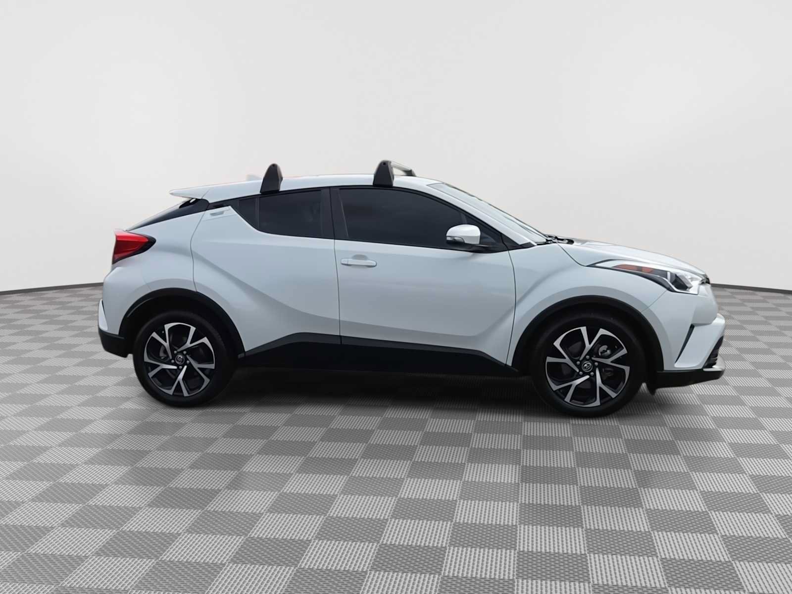 Used 2018 Toyota C-HR XLE FWD image 9