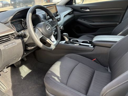 Used 2024 Nissan Altima 2.5 SV FWD image 14