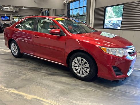 Used 2014 Toyota Camry LE FWD image 23