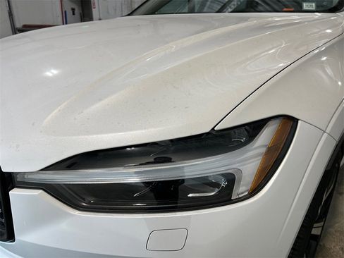 Certified 2023 Volvo XC60 B5 Ultimate w/ Climate Package image 7