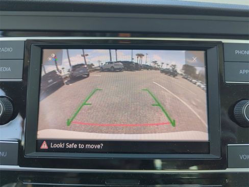 Used 2024 Volkswagen Jetta SE image 34