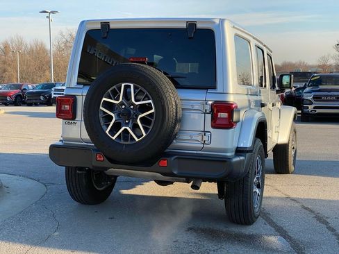 Used 2024 Jeep Wrangler Unlimited Sahara AWD/4WD image 8
