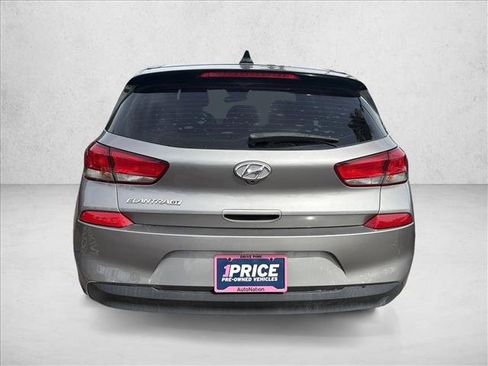 Used 2020 Hyundai Elantra GT w/ Style Package 02 FWD image 4