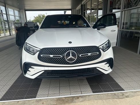 Used 2025 Mercedes-Benz GLC 300 4MATIC image 2