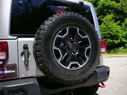 Used 2016 Jeep Wrangler Unlimited Rubicon AWD/4WD image 9