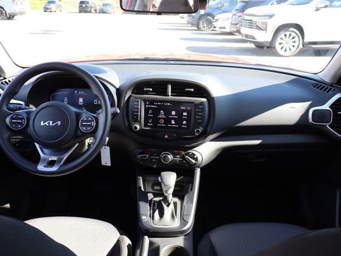 Used 2025 Kia Soul LX w/ Option Group 015 image 34