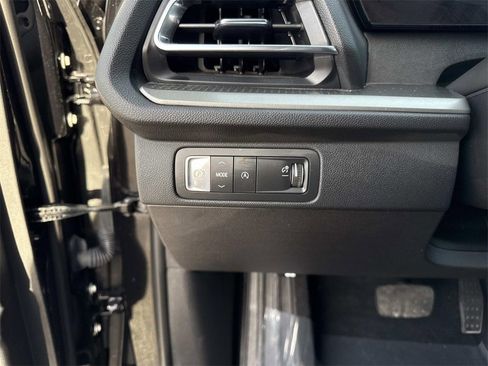 Used 2026 Chevrolet Traverse LT image 12