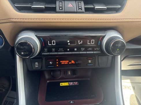 Used 2022 Toyota RAV4 Limited AWD/4WD image 30