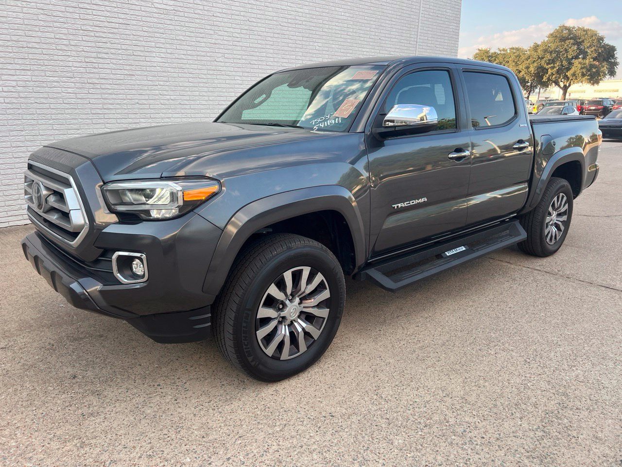 Used 2022 Toyota Tacoma Limited AWD/4WD image 1