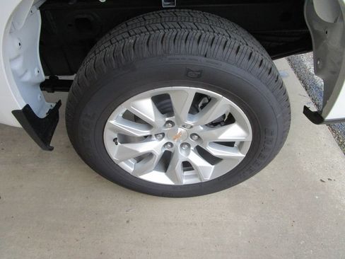 New 2026 Chevrolet Silverado 1500 Custom RWD image 10