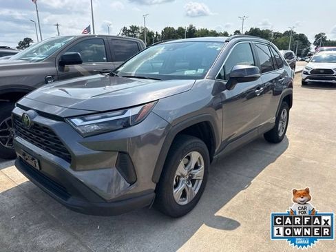 Used 2025 Toyota RAV4 XLE AWD/4WD image 1