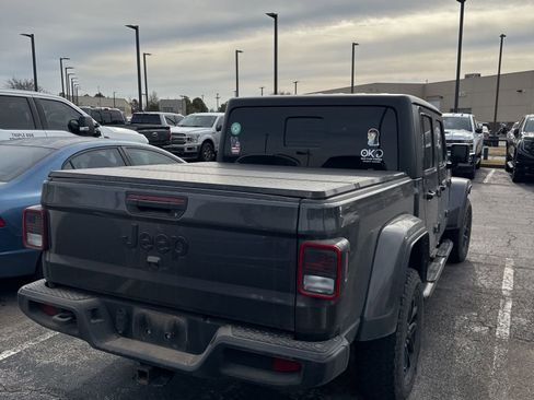 Used 2022 Jeep Gladiator Sport image 3