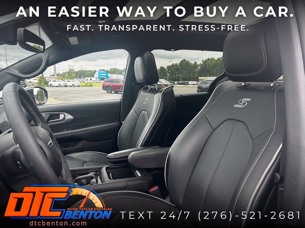Used 2025 Chrysler Pacifica Limited AWD/4WD image 9