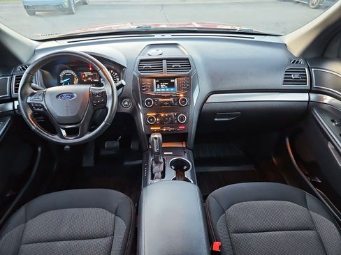 Used 2018 Ford Explorer XLT AWD/4WD image 29
