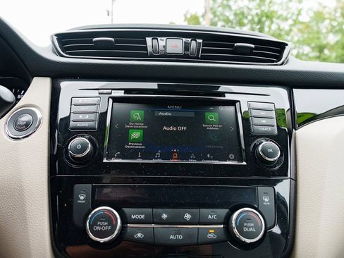 Used 2022 Nissan Rogue Sport SL w/ Premium Package image 13