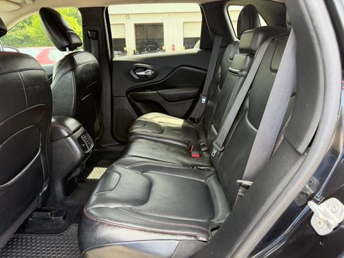 Used 2014 Jeep Cherokee Trailhawk w/ Comfort/Convenience Group AWD/4WD image 21