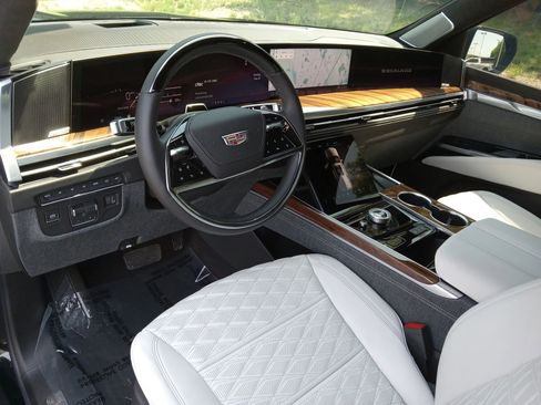 Used 2026 Cadillac Escalade Platinum Sport w/ LPO, ONYX Package AWD/4WD image 12