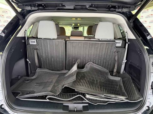 Used 2022 Toyota Highlander LE FWD image 55