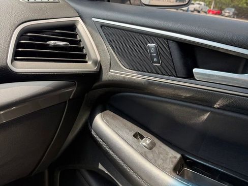 Used 2015 Ford Edge SEL w/ Equipment Group 201A AWD/4WD image 20