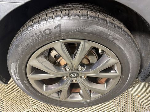 Used 2018 Hyundai Santa Fe Sport FWD image 19