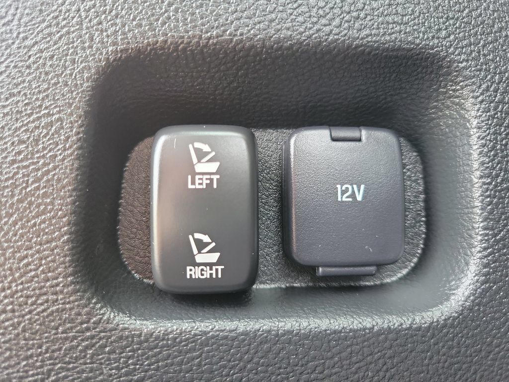 Used 2023 Ford Edge SEL w/ Convenience Package AWD/4WD image 9