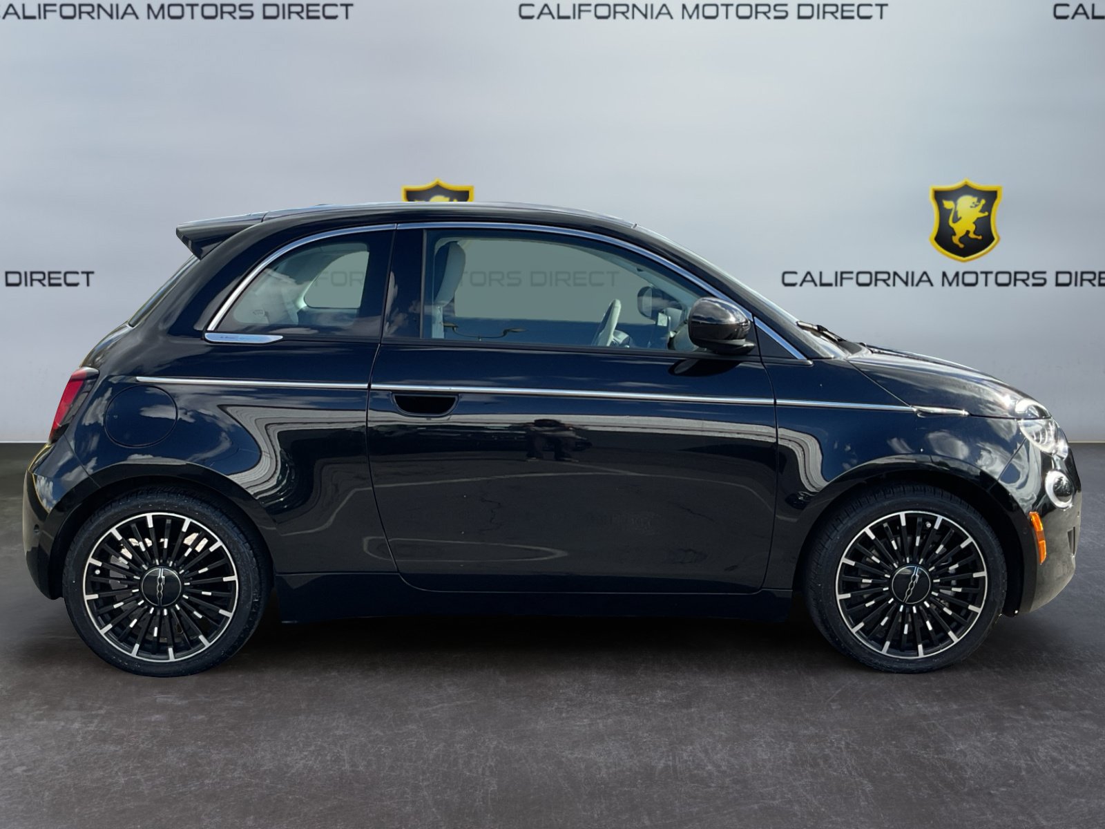 Used 2024 FIAT 500 e FWD image 4