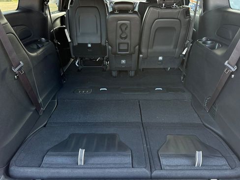 New 2026 Chrysler Pacifica Select image 13