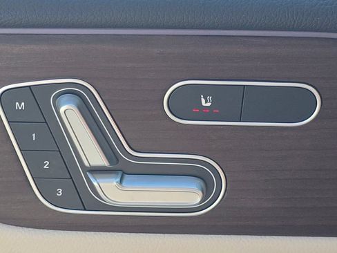 Certified 2025 Mercedes-Benz GLB 250 4MATIC image 6