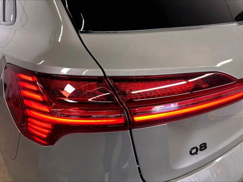 Certified 2024 Audi Q8 e-tron Premium Plus w/ Premium Plus Package AWD/4WD image 30