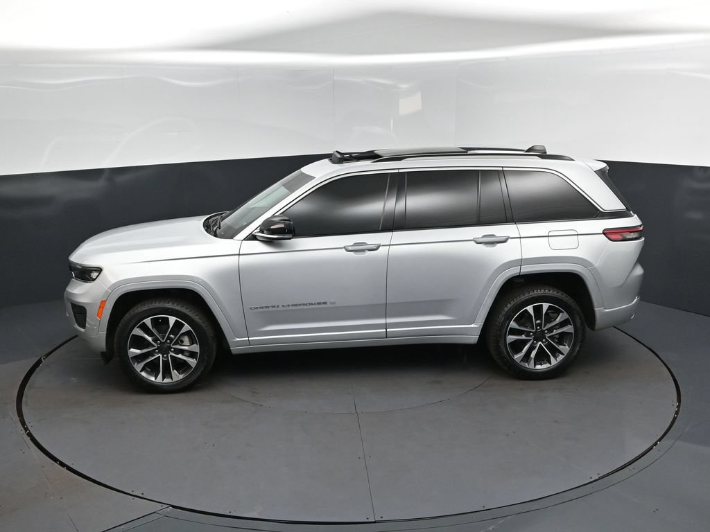 Used 2023 Jeep Grand Cherokee Overland RWD image 32