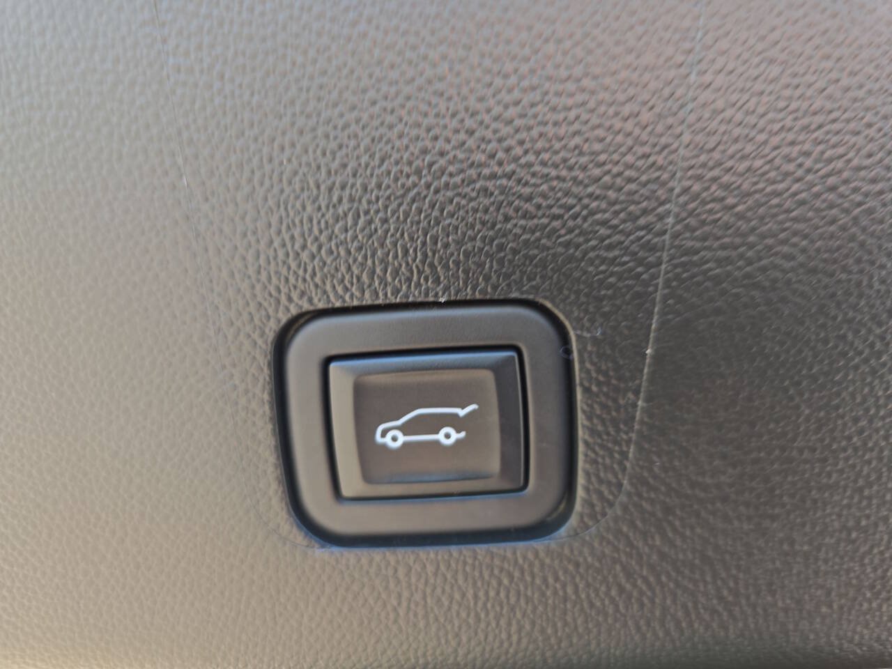 Used 2023 Chevrolet Traverse Premier w/ Redline Edition AWD/4WD image 24