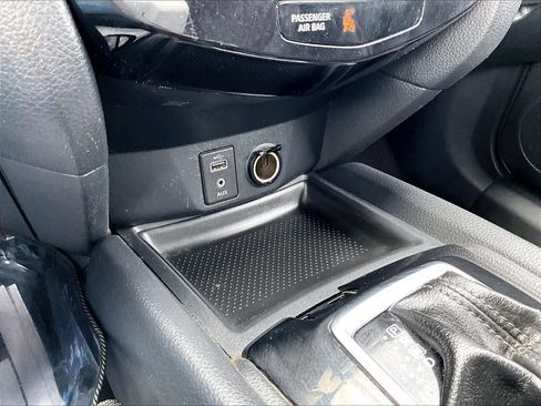 Used 2017 Nissan Rogue SV AWD/4WD image 32